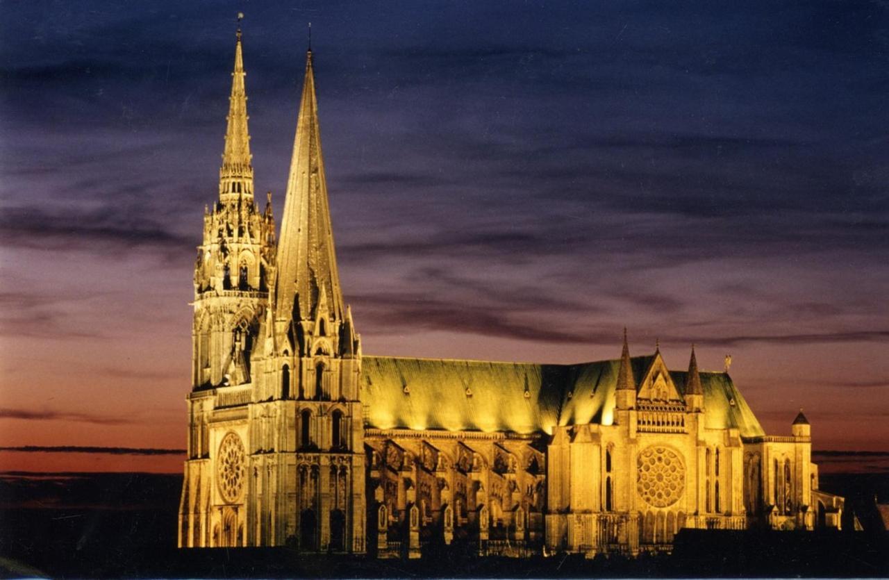 Le Parvis Acomodação com café da manhã Chartres Exterior foto